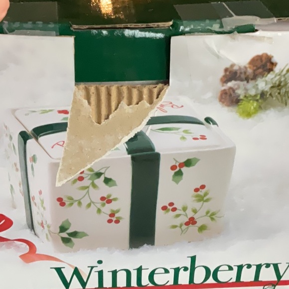 🌿NWOT Pfaltzgraff Winterberry Santa Treat Jar🌿 - Picture 3 of 14